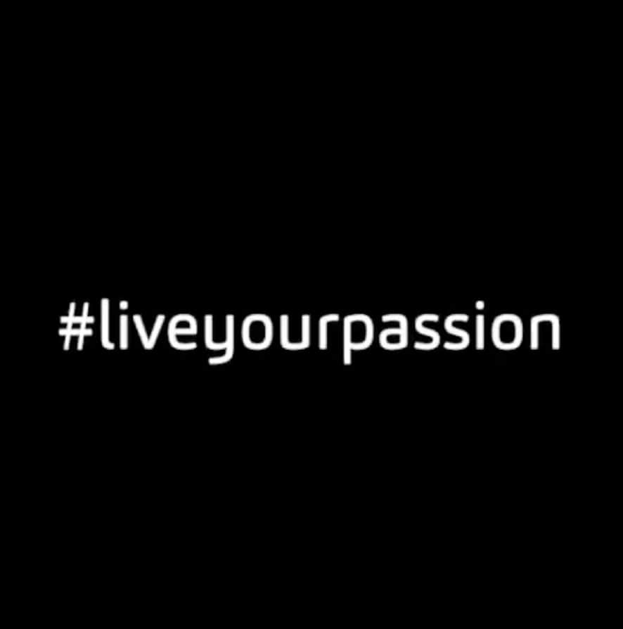 #live your passion, Hintergrund in schwarz