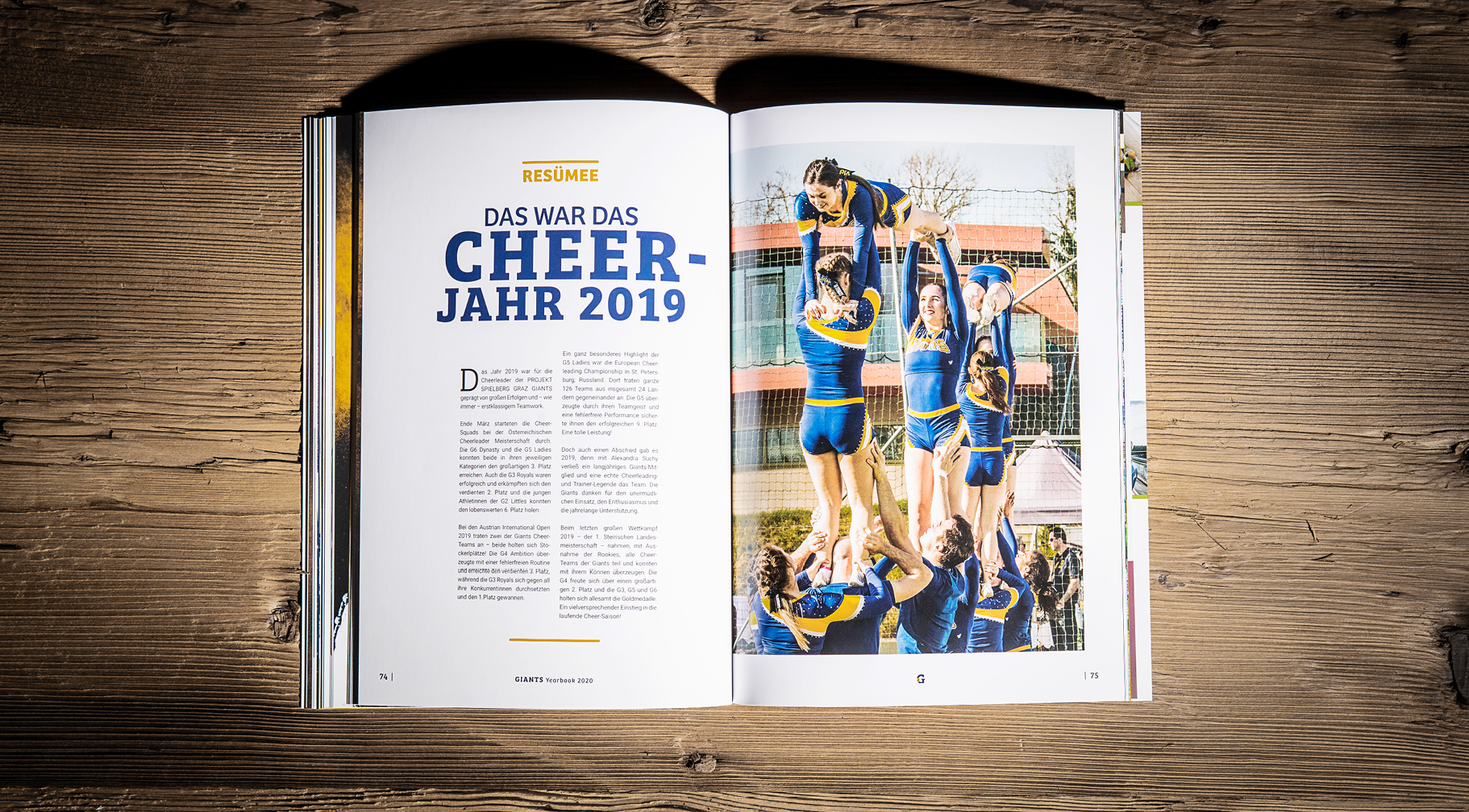 Yearbook: Seite mit Cheerleader Rückblick 2019